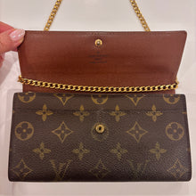Load image into Gallery viewer, Authentic Louis Vuitton crossbody wallet
