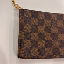 Load image into Gallery viewer, Authentic Louis Vuitton crossbody pochette

