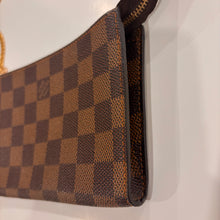 Load image into Gallery viewer, Authentic Louis Vuitton crossbody pochette
