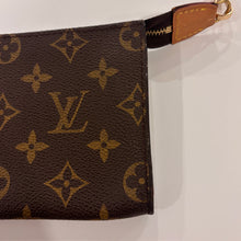 Load image into Gallery viewer, Authentic Louis Vuitton crossbody pochette
