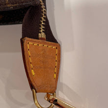Load image into Gallery viewer, Authentic Louis Vuitton crossbody pochette
