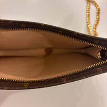 Load image into Gallery viewer, Authentic Louis Vuitton crossbody pochette
