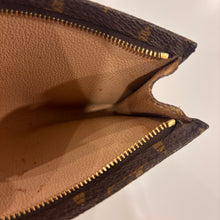 Load image into Gallery viewer, Authentic Louis Vuitton crossbody pochette
