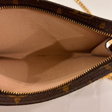 Load image into Gallery viewer, Authentic Louis Vuitton crossbody pochette
