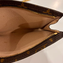 Load image into Gallery viewer, Authentic Louis Vuitton crossbody pochette

