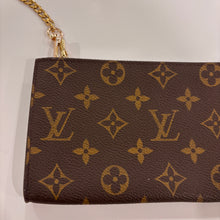 Load image into Gallery viewer, Authentic Louis Vuitton crossbody pochette

