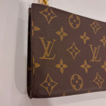 Load image into Gallery viewer, Authentic Louis Vuitton crossbody pochette
