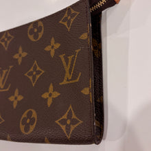 Load image into Gallery viewer, Authentic Louis Vuitton crossbody pochette
