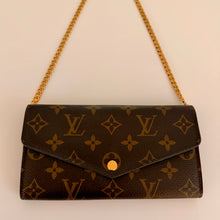 Load image into Gallery viewer, Authentic Louis Vuitton crossbody wallet
