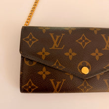 Load image into Gallery viewer, Authentic Louis Vuitton crossbody wallet
