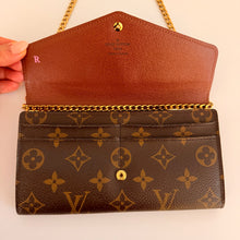 Load image into Gallery viewer, Authentic Louis Vuitton crossbody wallet
