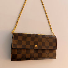 Load image into Gallery viewer, Authentic Louis Vuitton crossbody wallet
