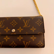 Load image into Gallery viewer, Authentic Louis Vuitton crossbody wallet
