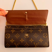 Load image into Gallery viewer, Authentic Louis Vuitton crossbody wallet
