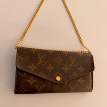 Load image into Gallery viewer, Authentic Louis Vuitton crossbody wallet

