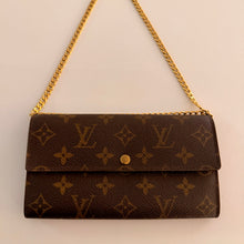 Load image into Gallery viewer, Authentic Louis Vuitton crossbody wallet
