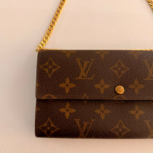 Load image into Gallery viewer, Authentic Louis Vuitton crossbody wallet
