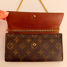 Load image into Gallery viewer, Authentic Louis Vuitton crossbody wallet
