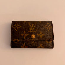 Load image into Gallery viewer, Authentic pre loved Louis Vuitton key holder

