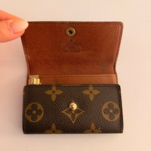 Load image into Gallery viewer, Authentic pre loved Louis Vuitton key holder
