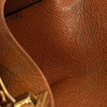 Load image into Gallery viewer, Authentic pre loved Louis Vuitton key holder
