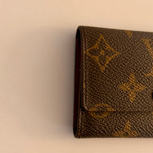 Load image into Gallery viewer, Authentic pre loved Louis Vuitton key holder
