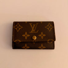 Load image into Gallery viewer, Authentic pre loved Louis Vuitton key holder
