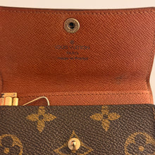 Load image into Gallery viewer, Authentic pre loved Louis Vuitton key holder
