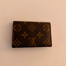 Load image into Gallery viewer, Authentic pre loved Louis Vuitton key holder
