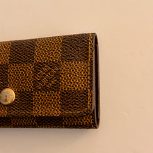 Load image into Gallery viewer, Authentic pre loved Louis Vuitton key holder
