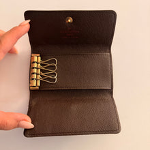 Load image into Gallery viewer, Authentic pre loved Louis Vuitton key holder
