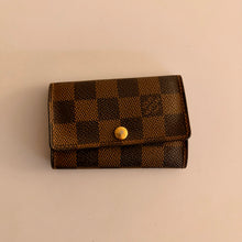 Load image into Gallery viewer, Authentic pre loved Louis Vuitton key holder
