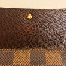 Load image into Gallery viewer, Authentic pre loved Louis Vuitton key holder
