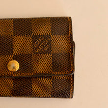 Load image into Gallery viewer, Authentic pre loved Louis Vuitton key holder
