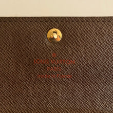 Load image into Gallery viewer, Authentic pre loved Louis Vuitton key holder
