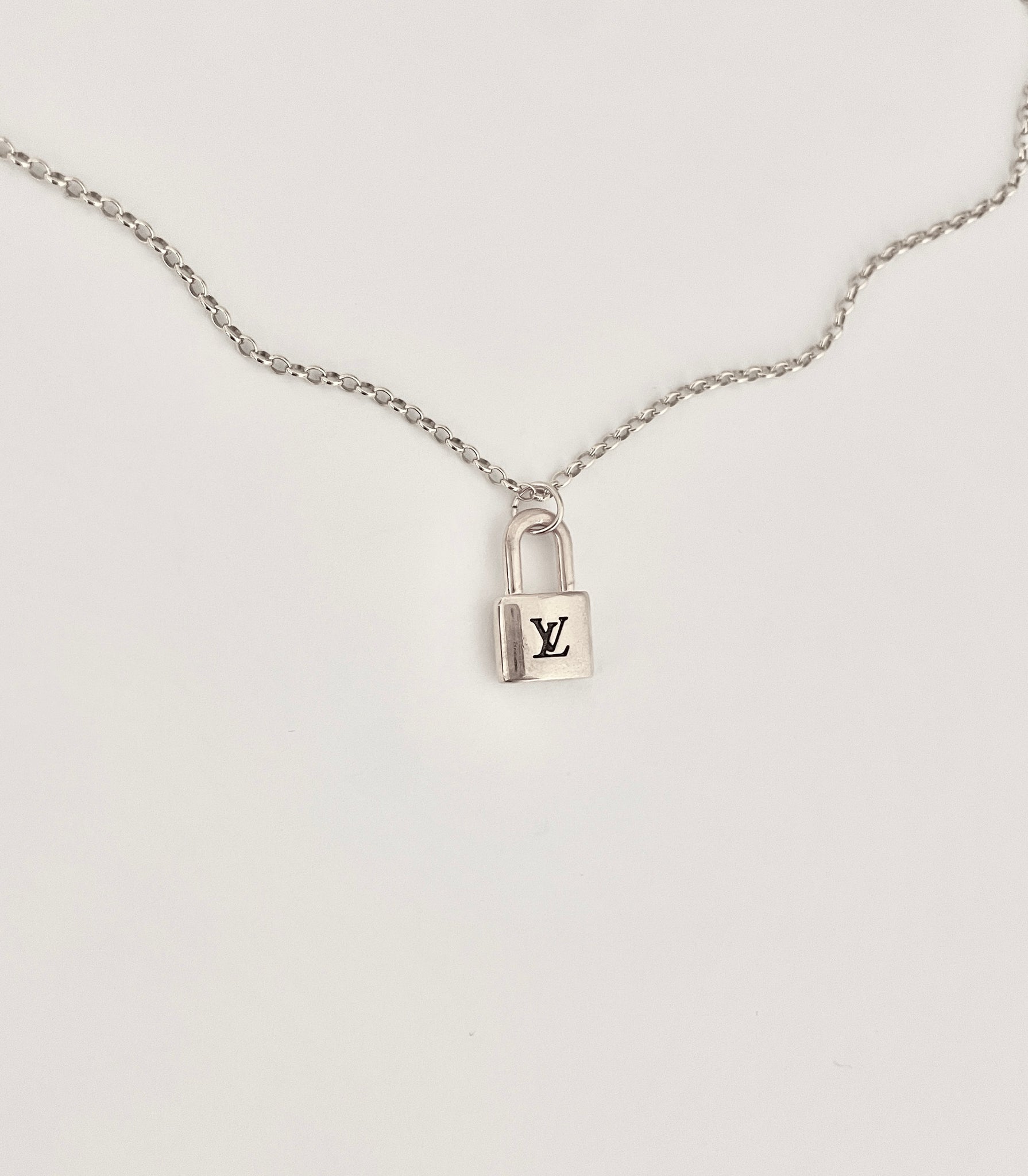 Louis Vuitton logo lock necklace - silver medium size – Secondlifejewels