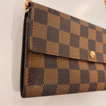 Load image into Gallery viewer, Authentic Louis Vuitton wallet with crossbody chain
