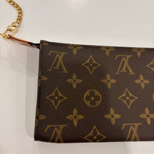 Load image into Gallery viewer, Authentic Louis Vuitton pochette with crossbody chain
