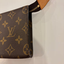 Load image into Gallery viewer, Authentic Louis Vuitton pochette with crossbody chain
