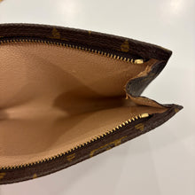 Load image into Gallery viewer, Authentic Louis Vuitton pochette with crossbody chain
