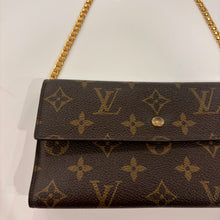 Load image into Gallery viewer, Authentic Louis Vuitton wallet with crossbody chain
