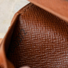 Load image into Gallery viewer, Authentic Louis Vuitton crossbody wallet
