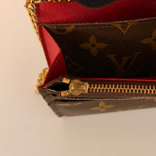 Load image into Gallery viewer, Authentic Louis Vuitton crossbody wallet
