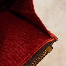 Load image into Gallery viewer, Authentic Louis Vuitton crossbody wallet
