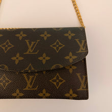 Load image into Gallery viewer, Authentic Louis Vuitton crossbody wallet
