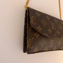 Load image into Gallery viewer, Authentic Louis Vuitton crossbody wallet
