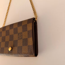 Load image into Gallery viewer, Authentic Louis Vuitton crossbody wallet
