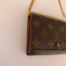 Load image into Gallery viewer, Authentic Louis Vuitton crossbody wallet
