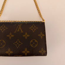 Load image into Gallery viewer, Authentic Louis Vuitton crossbody wallet
