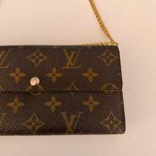Load image into Gallery viewer, Authentic Louis Vuitton crossbody wallet
